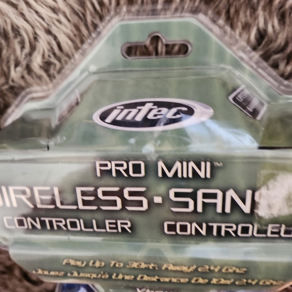 2005 XBox wireless controller (blue)- Brand new in box! - Picture 3 of 4